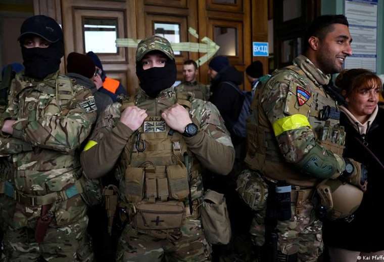 Miles de ciudadanos extranjeros acuden en masa a la guerra en Ucrania