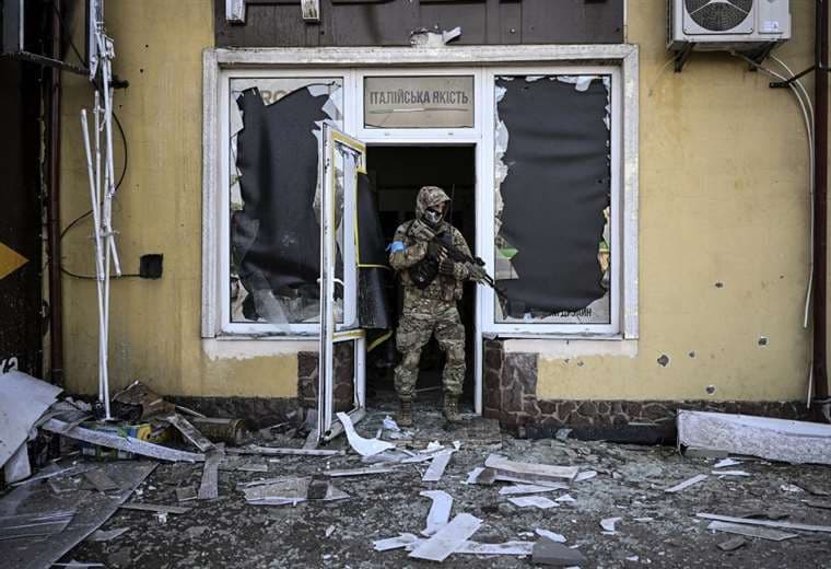 Clases de inglés para "armar" a los soldados de Ucrania