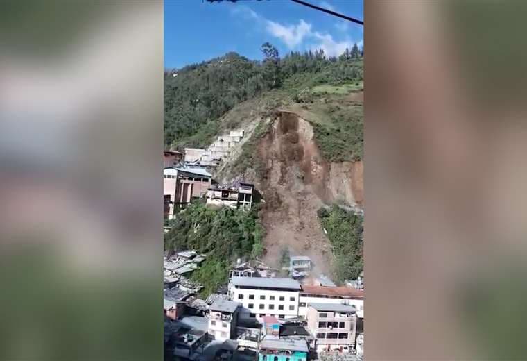 Video: Impresionante terraplén sepultó decenas de casas en un pueblo andino de Perú