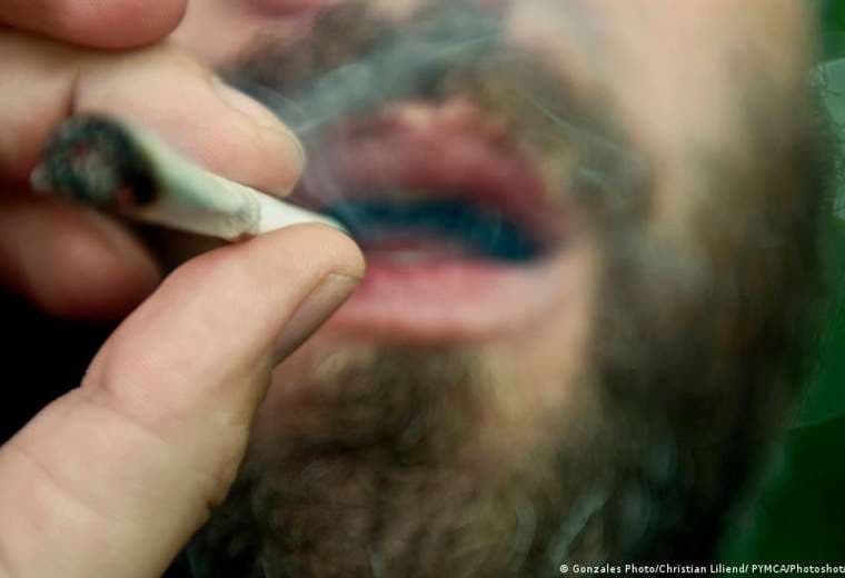Dinamarca quiere que nacidos desde 2010 nunca lleguen a fumar