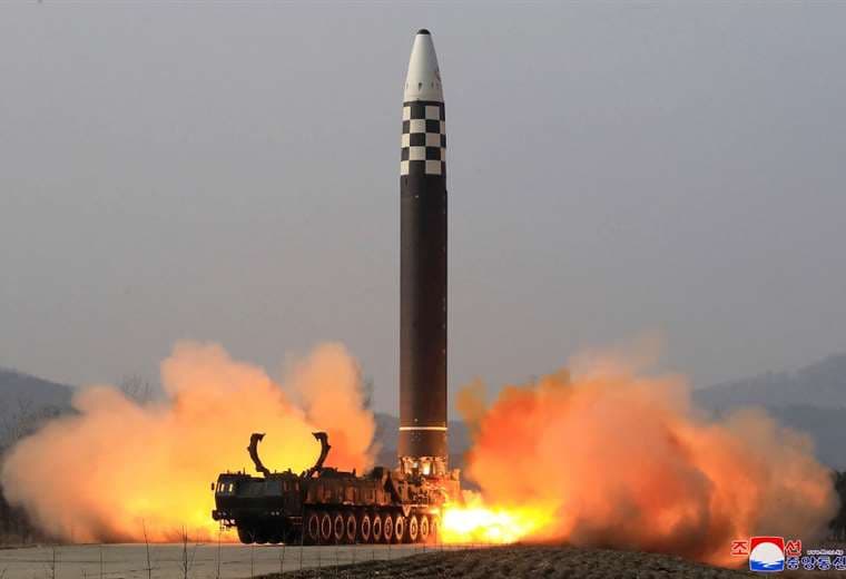 Corea del Norte confirma disparo de "nuevo tipo" de misil intercontinental