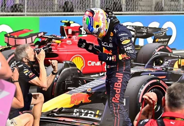 Sergio Pérez gana en Arabia Saudita, Verstappen segundo tras gran remontada