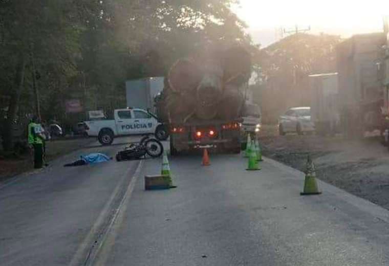 Motociclista muere tras chocar contra camión en Limonal