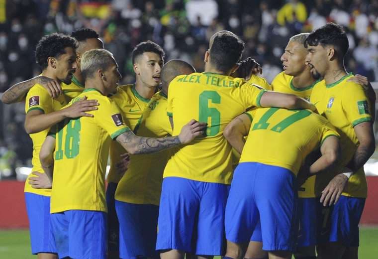 Líder Brasil rompe récord de puntos en premundial sudamericano con goleada 4-0 a Bolivia