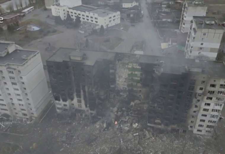 Dron capta devastación que causa el conflicto en una ciudad ucraniana