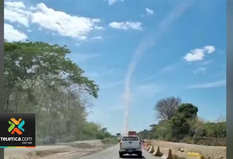 Video: vecinos de Guanacaste fueron sorprendidos por remolino de polvo