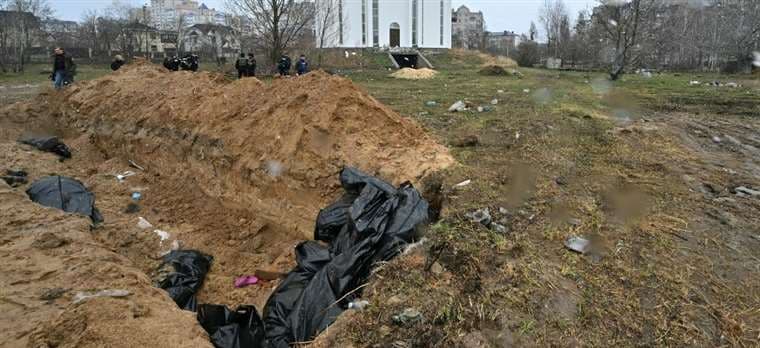 Cadáveres de 410 civiles hallados en sector cercano a Kiev retomado a tropas rusas