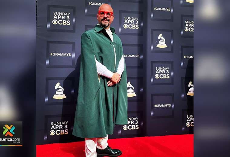 Tico lució traje diseñado en el país y fue la sensación en alfombra roja de los Grammy
