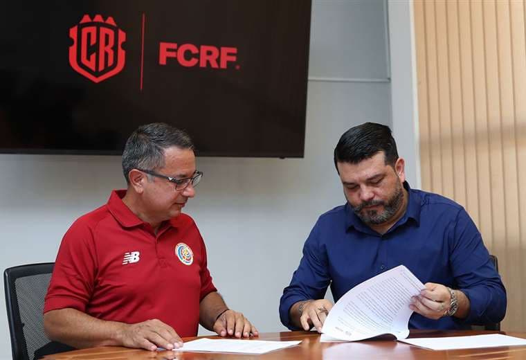 Asojupro y Fedefútbol firman acuerdo colectivo para la Selección Mayor Femenina. 