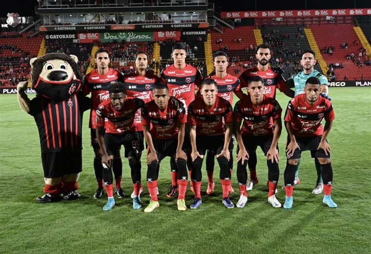 Celso Borges fue parte del equipo titular ante Sporting. Foto: Alajuelense