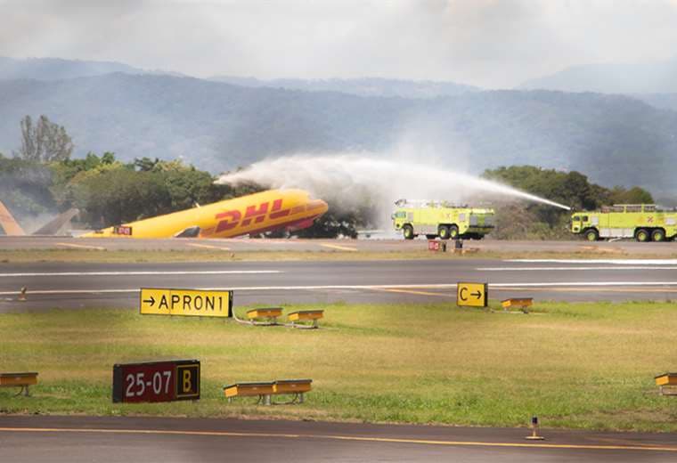 Aeropuerto Juan Santamaría reanuda operaciones tras accidente