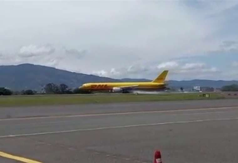 Piloto de avión accidentado declaró emergencia cuando sobrevolaba el volcán Arenal
