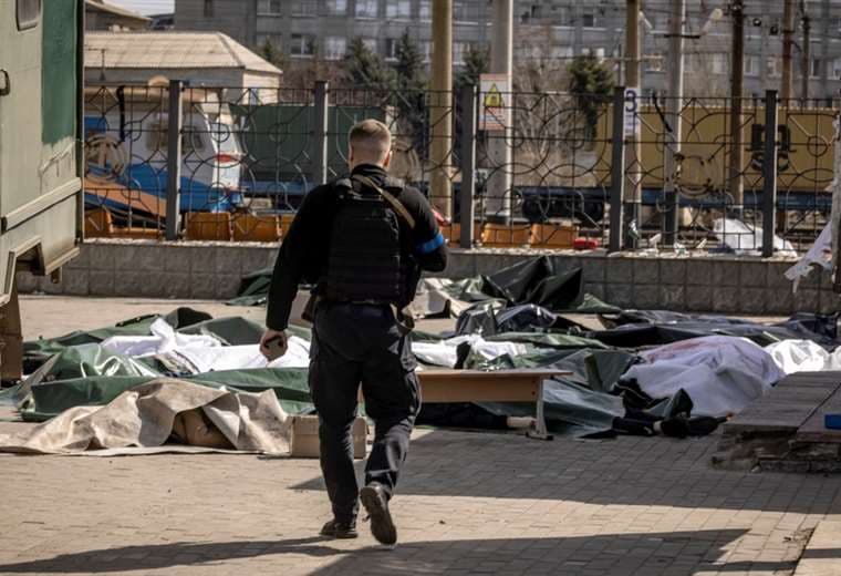 Al menos 35 civiles muertos en bombardeo a estación de tren en el este de Ucrania