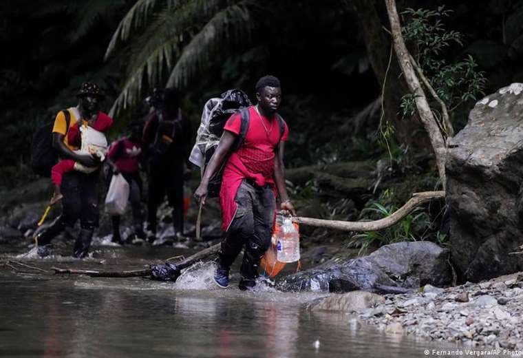 Sube cifra de migrantes que llegan a Panamá por selva del Darién