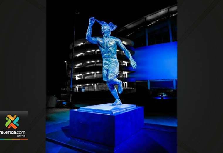 Manchester City inaugura la estatua dedicada al argentino Sergio Agüero