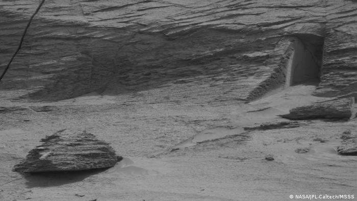 Róver Curiosity de la NASA capta misteriosa "puerta" en Marte