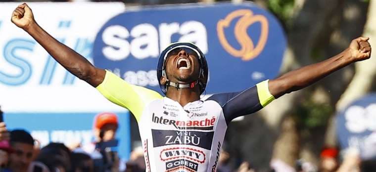 El eritreo Girmay gana la décima etapa del Giro, Juan Pedro López sigue líder