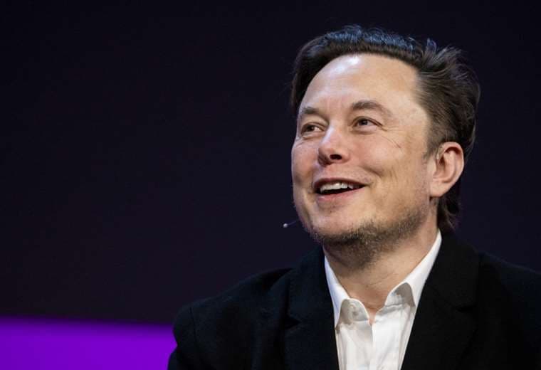 Musk dice que compra de Twitter no se hará sin garantías sobre cuentas falsas