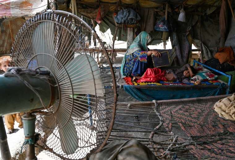 Temperaturas extremas agravan la pobreza en la ciudad más calurosa de Pakistán