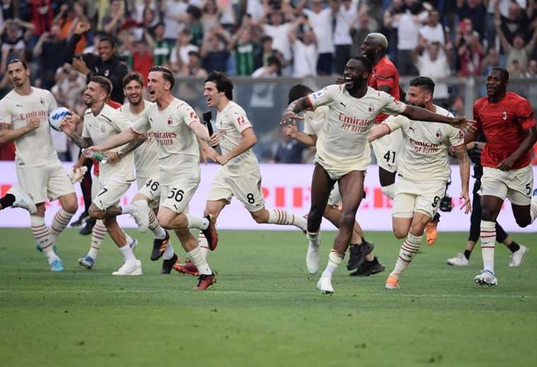 AC Milan saborea el 'scudetto' 11 años después