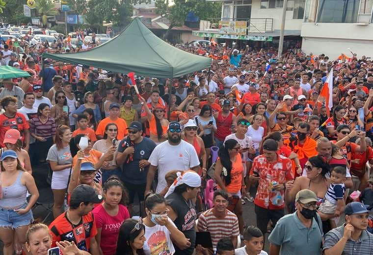 Video: El Puerto se tira a la calle para festejar regreso a Primera