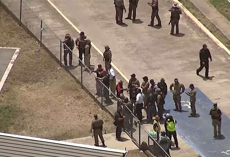 15 muertos, incluidos 14 niños, en tiroteo en escuela de Texas