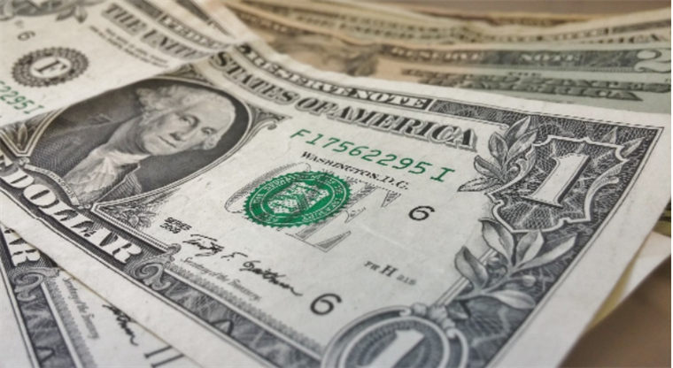Analistas: Fuerte inversión de operadoras de pensiones en el exterior presiona alza del dólar