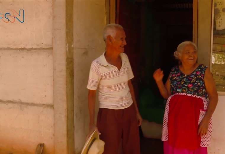 Los abuelos Hernández nunca salen de Isla de Chira
