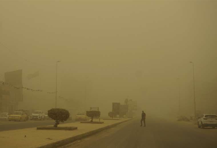 Tormenta de arena en Irak causa un muerto y problemas respiratorios a 5.000 personas