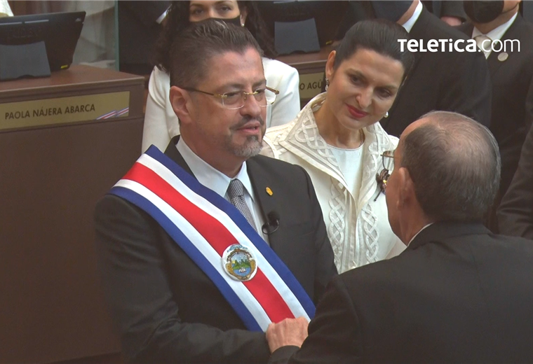 Rodrigo Chaves asume como presidente número 49 de Costa Rica