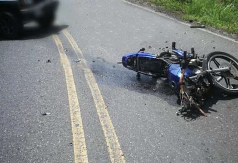 Motociclista pierde la vida al chocar de frente contra carro
