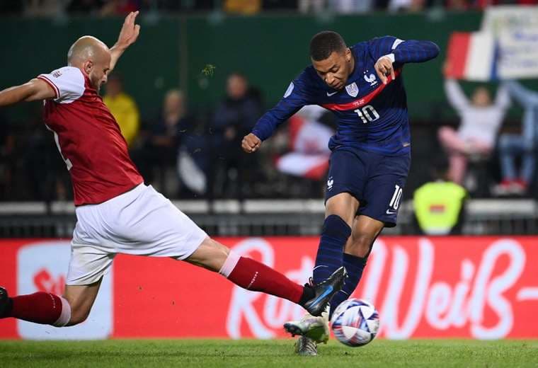 Mbappé evita otra derrota de Francia y Croacia sorprende a Dinamarca