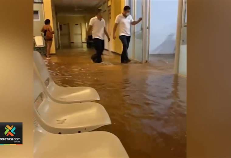Video: Clínica y colegio de Nandayure seriamente afectados por intensas lluvias