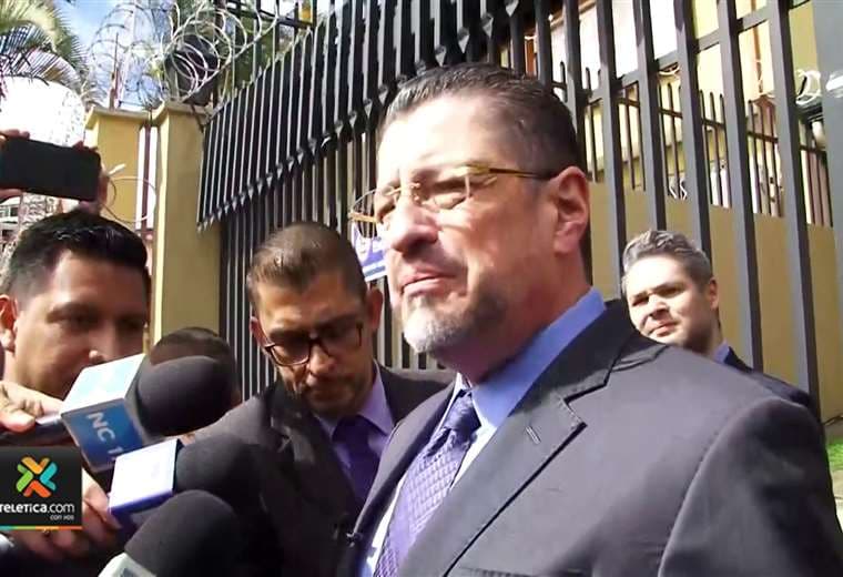 Presidente Chaves acude a Fiscalía para consultar acerca de investigaciones en su contra