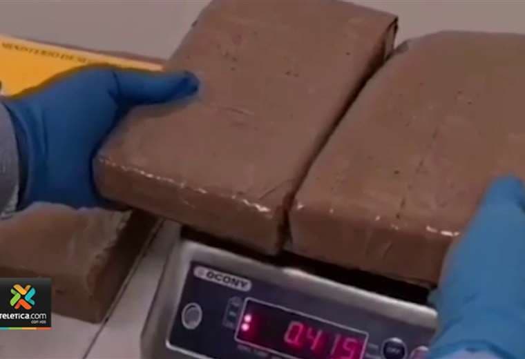 Pareja trató de ocultar 12 kilos de cocaína en bolsas de café