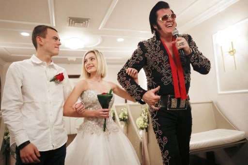 Exigen a los imitadores de Elvis dejar de celebrar bodas en Las Vegas