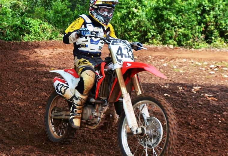 Video: Joven muere tras ejecutar salto en pista de 'motocross' en Guanacaste