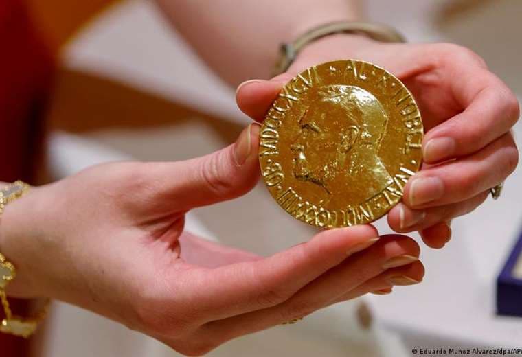 Periodista ruso vende medalla de Nobel para ayudar a Ucrania