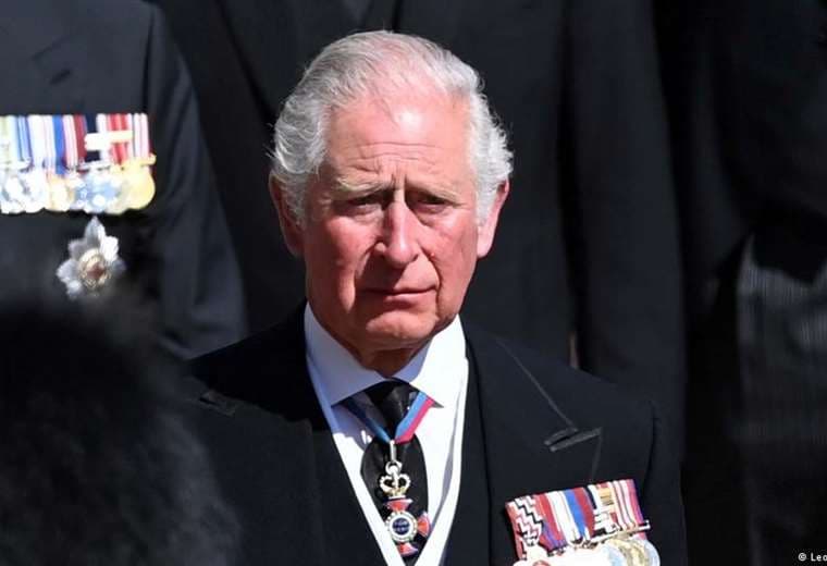 Prensa: Carlos de Inglaterra aceptó donativos benéficos de un jeque catarí