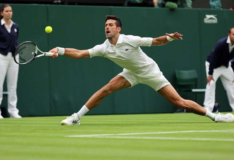 Djokovic y Alcaraz se llevan un susto, pero pasan a la segunda ronda de Wimbledon