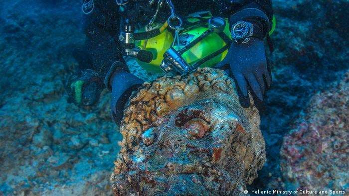Arqueólogos creen haber descubierto cabeza perdida de estatua de Hércules en naufragio de 2.000 años