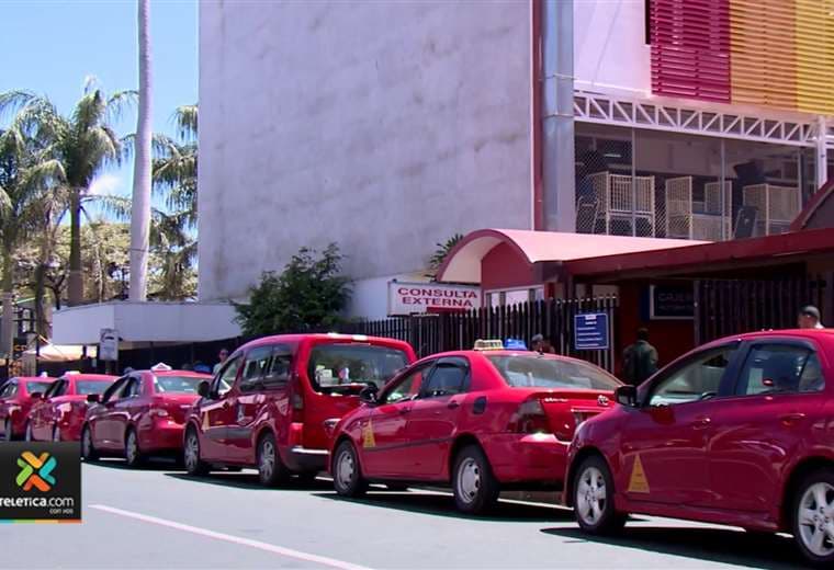 Taxistas sufren fuerte caída en ingresos debido al aumento en los combustibles