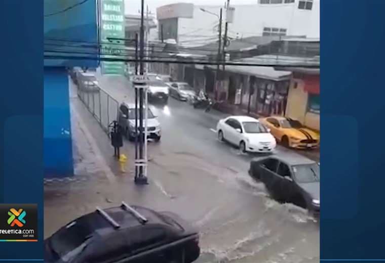 Onda tropical #16 provocó fuertes aguaceros en Caribe y Zona Norte