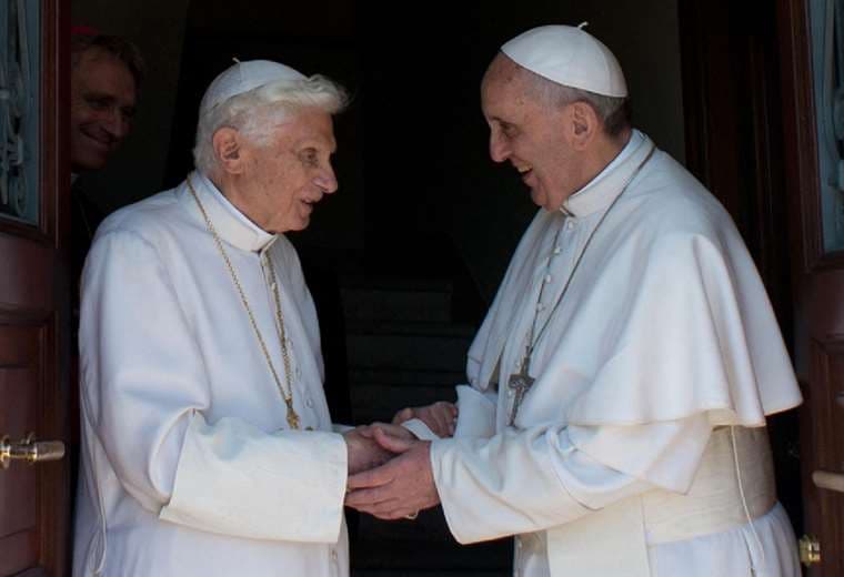 Ola mundial de reacciones tras la muerte del papa emérito Benedicto XVI