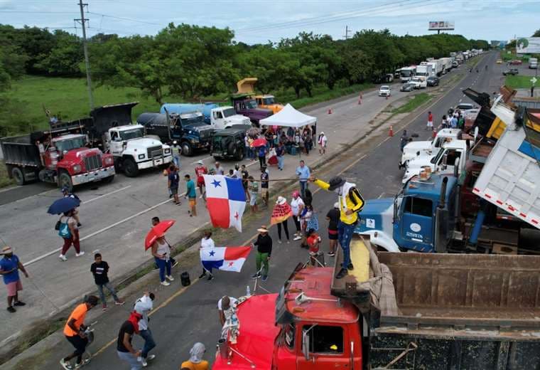 Gremios rompen acuerdo con gobierno de Panamá para levantar bloqueo de rutas
