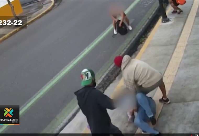 Video: Mujer enfrentó a dos hombres para evitar que le robaran sus pertenencias