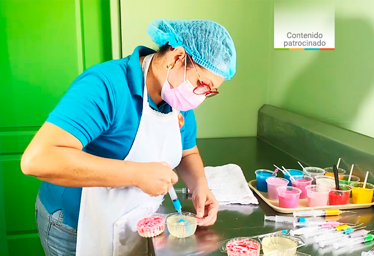 Emprendedora tiene nuevas metas gracias al impulso que recibió su negocio de gelatinas