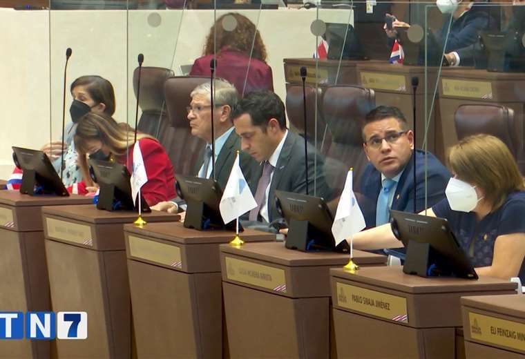 Diputados responden a Rodrigo Chaves tras emplazamiento para aprobar eurobonos