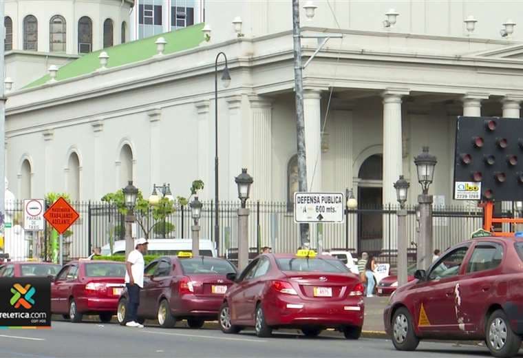 Aresep propone un nuevo aumento de hasta ₡70 en tarifa de taxis