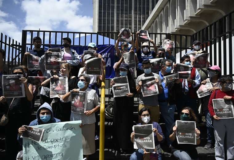 Periodistas protestan contra detención de titular del diario El Periódico en Guatemala